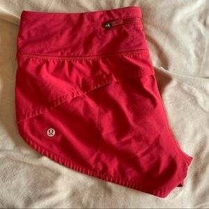 Lululemon 2.5” LR Speed Up Shorts - Size 6